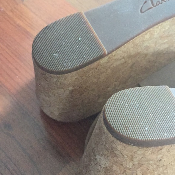 Clark’s tan sandal - Picture 7 of 8